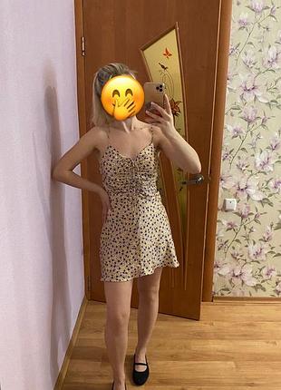 Плаття в квітковий принт zara