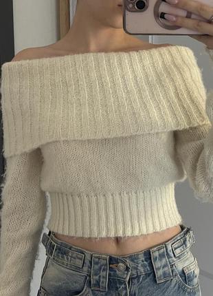 Светр з оголеними плечима bershka