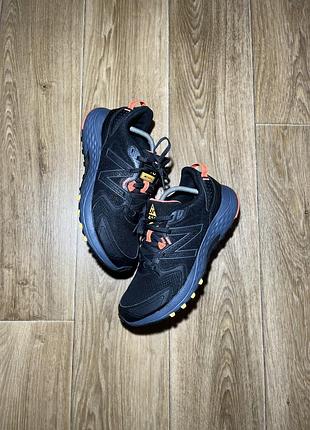 Кросівки new balance trail 410 чорні з помаранчевим, розмір 42