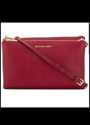 Стильная сумка кроссбоди от michael kors.