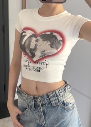 Топ із принтом серіалу “gossip girl” bershka