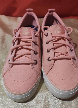 Стильные женские кеды sperry