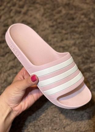 Оригінальні рожеві шльопанці adidas 34-35 розмір (22 см устілка) б/в