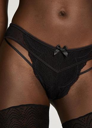 Трусики hunkemoller queen nyakim fleur brasilian 3xl черный/caviar 3xl