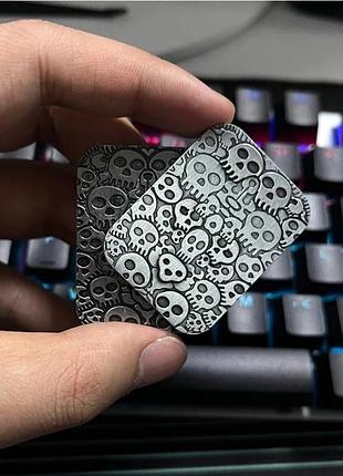 Магнитный слайдер, игрушка антистресс poker skull металлическая игрушка фиджет