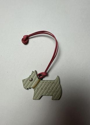 Фірмовий брелок для сумки radley