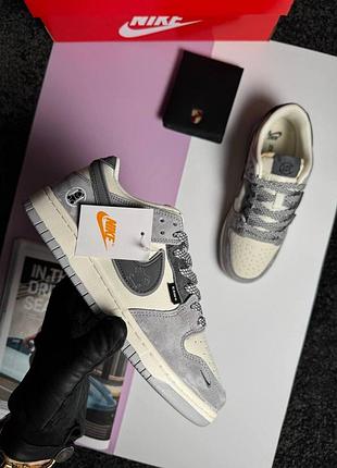 Жіночі кросівки nike sb dunk low x kaws grey beige