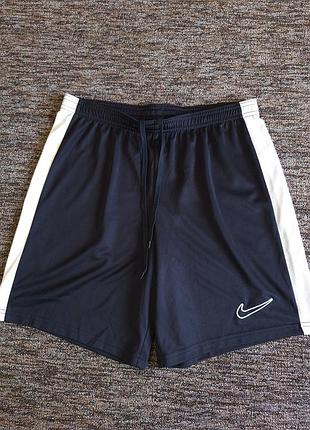 Спортивні шорти nike розмір на m-l.