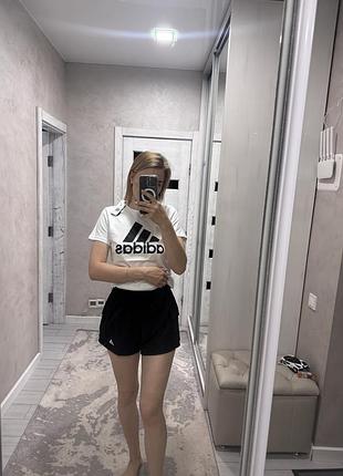 Спортивні шорти