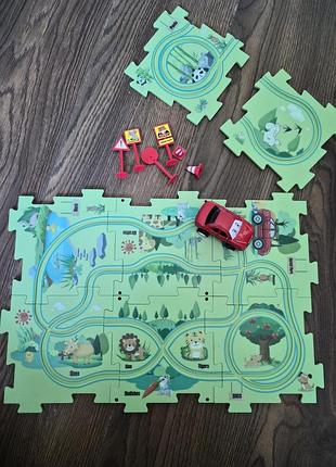 Игра с машинкой на трассе