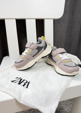 Дитячі кросівки zara