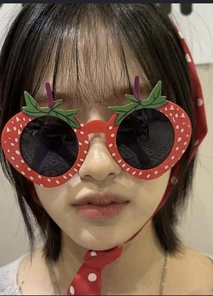 Окуляри у формі полунички 🍓