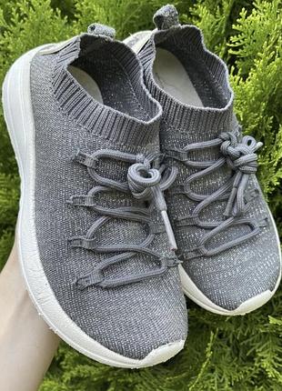 Детские кроссовки zara