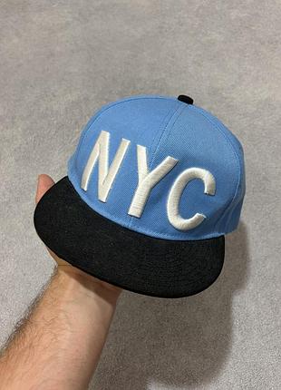Блакитна кепка снепбек nyc з плосим чорним козирком реперська