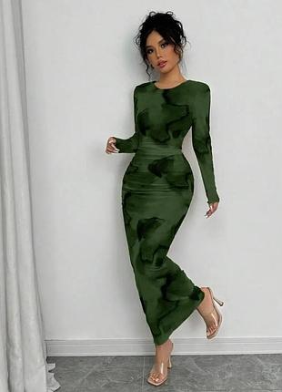 Представлено довгу сукню-сітку (mesh maxi dress) бренду primark у кольорі хакі з абстрактним принтом.