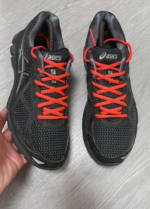 Фірмові кросівки asics
