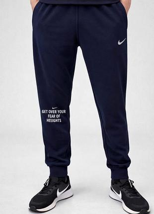 Продам чоловічі спортивні штани nike у насиченому темно-синьому кольорі.