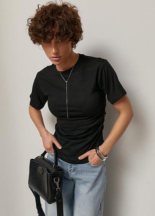 Однотонная футболка с драпировкой - черный цвет, one size (имеется размеры)