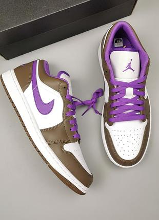 Кроссовки оригинал us9.5 nike air jordan 1 low retro "palomino/wild berry-white" 553558-215