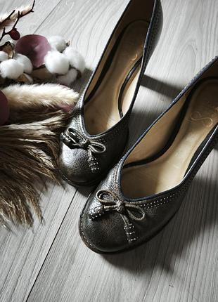 Туфли женские clarks с круглым носиком из натуральной кожи коричневого цвета 24см стелька 37 размер винтажные