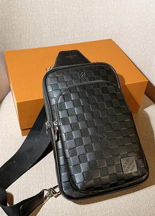 Мужская нагрудная сумка louis vuitton avenue черная в клеточку