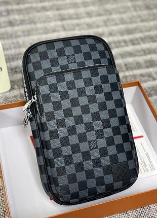 Мужская нагрудная сумка louis vuitton avenue серая в клеточку