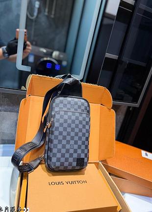 Мужская нагрудная сумка louis vuitton avenue серая в клеточку