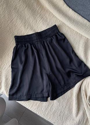 Сатиновые шелковые шорты swash