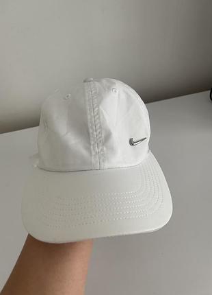 Оригінальна біла кепка nike heritage 86 з металевим логотипом свушем / бейсболка найк y2k унісекс