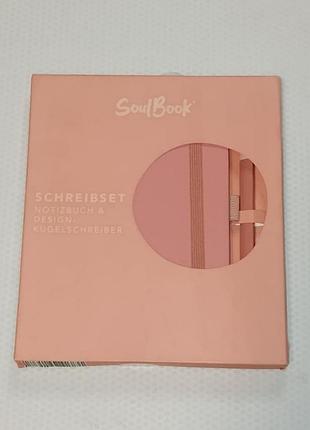 Эстетический немецкий подарочный набор soulbook «blush rose»: блокнот в точку и дизайнерская ручка.