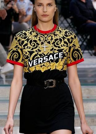 Магия узора: футболка versace
