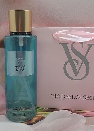 Парфюмированный мист для тела и волос aqua kiss victoria’s secret.
оригинал из сша