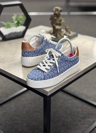 Жіночі кеди michael kors poppy lace up у синьому денімі з фірмовим логотипом mk.