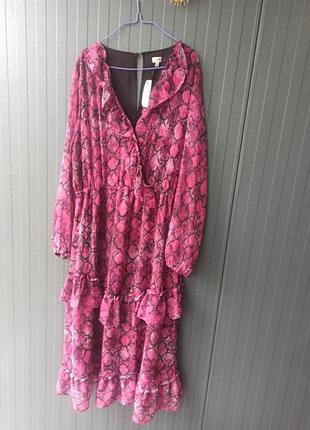 Розовое платье river island с черным принтом под смемут эффект рюшей.новарог104,от104,др59,д 118