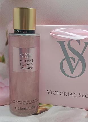 Парфюмированный мист для тела и волос velvet petals shimmer victoria ́s secret.
оригинал из сша