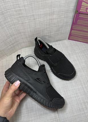Оригінальні кросівки дитячі на резинці skechers