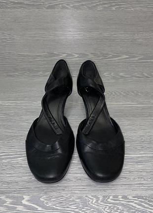 Жіночі чорні шкіряні туфлі clarks 38 р. на каблуку