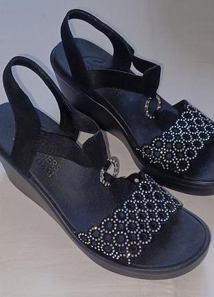 Женские босоножки