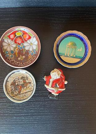 Магніти на холодильник