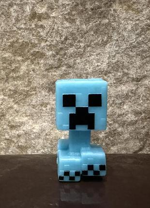Kinder joy minecraft заряженный крипер фигурка