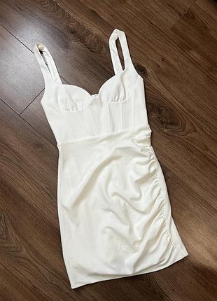 Біла сукня в корсетному стилі zara