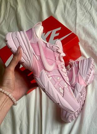 Стильні жіночі кросівки nike v2k run pink foam