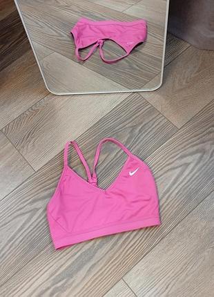 Топ nike спортивный