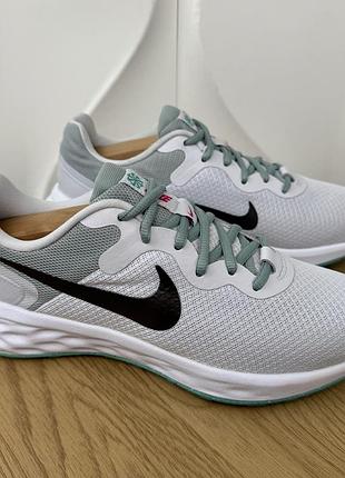 Оригінальні кросівки nike revolution