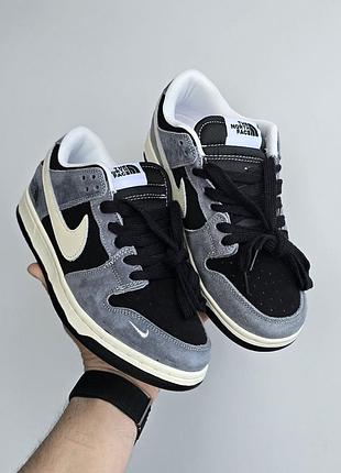 Трендовые женские кроссовки nike sb dunk × the north face • graphite grey
