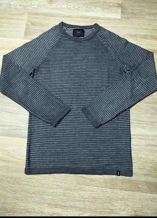 Мужской серый свитер jack & jones , размер м .