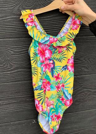 Яркий купальник от примарк