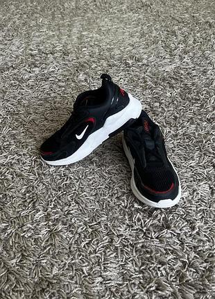 Легенькі стильні кросівки nike 33,5 розміру