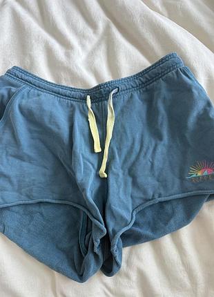 Rip curl голубые шорты с вышивкой — удобные и стильные, в отличном состоянии
