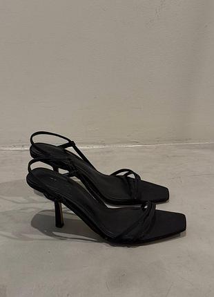 Босоніжки zara